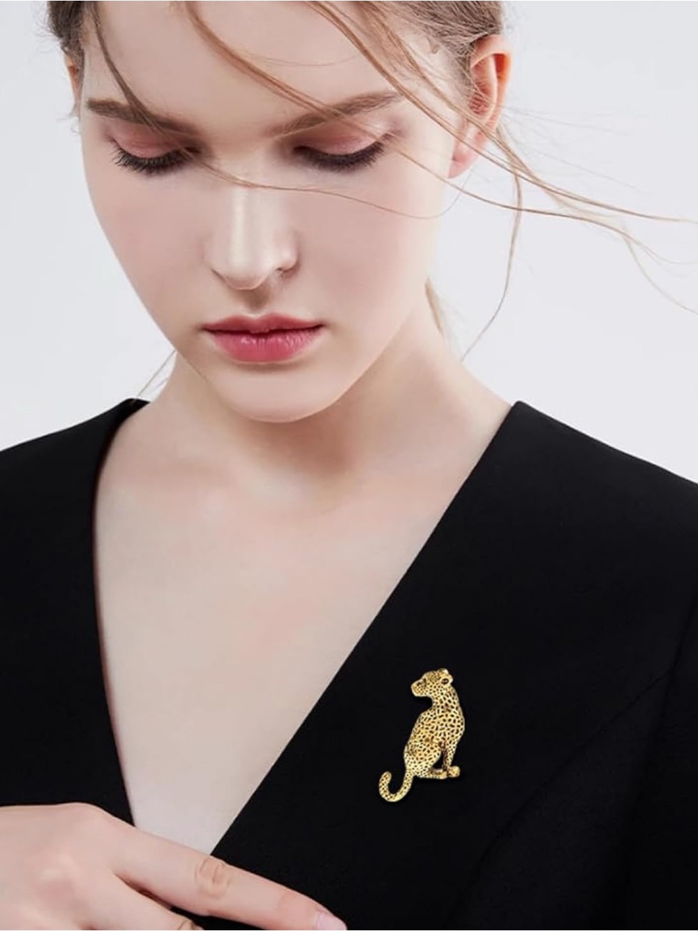 Vintage Gold Leopard Brooch with Green Eye - Picture 2 of 6